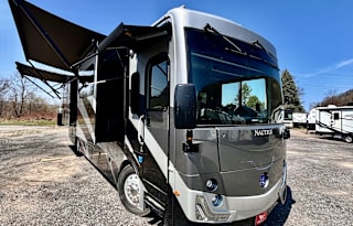 Luxury Personified: The Holiday Rambler