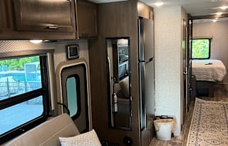 2022 Thor Motor Coach Hurricane 34J