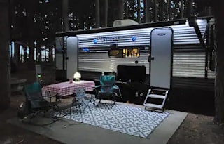 Beautiful NEW Camper * Sleeps 7 * Indoor Fireplace