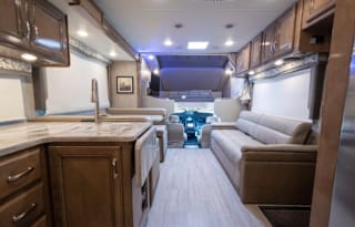 2020 Thor Motor Coach Magnitude BB35