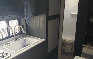 Light Rv with full size bed bunks