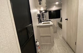 Cozy couples camper 2022 EAST TO WEST Silver Lake