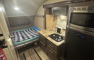 Great Couples Getaway w/ Queen Bed