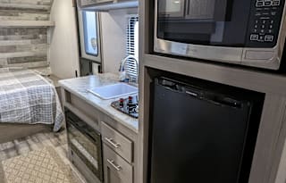 2022 Coleman Lantern LT 17B