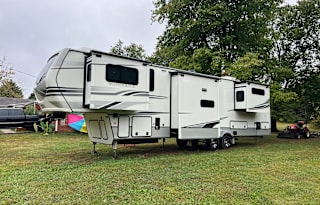 2022 Keystone RV Montana 3761FL