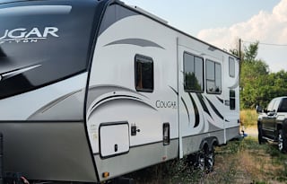 2021 Cougar 29 Bunk house