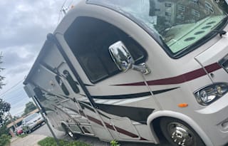 2014 Thor Motor Coach Axis 24 1