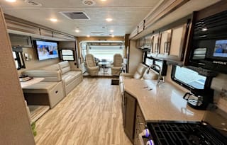 2021 Thor Motor Coach Hurricane 34R