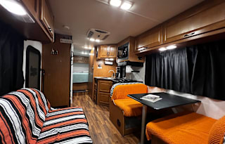The Betty - 2017 Thor Motor Coach Four Winds 28A
