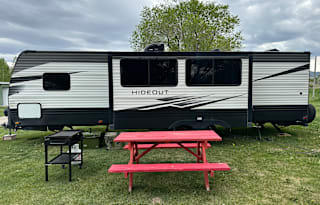 Keystone Hideout 29DFSWE/Sleeps 10