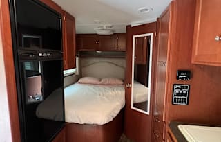 2014 Winnebago Minnie Winnie 25B