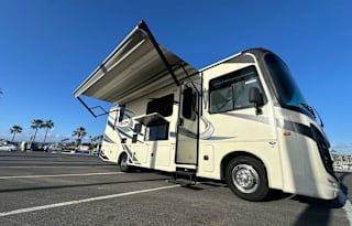 27B**NEW Entegra 8 SLEEPER Coach Vision Luxury Bus