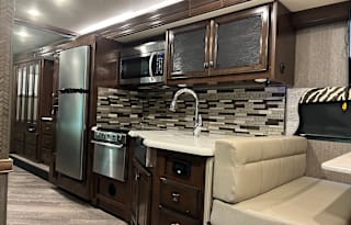 Spring Glamping is here!!  2 AC AND 2 BATH!!!