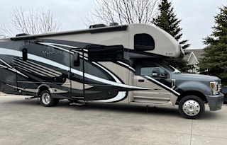 2020 Thor Motor Coach Magnitude BB35