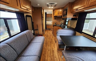 Rent the Thor Majestic 28A Class C RV