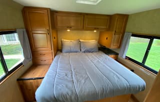2018 Thor Motor Coach Majestic 28a