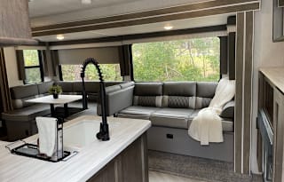 2022 Forest River Travel Trailer Wildwood 31KQBTS