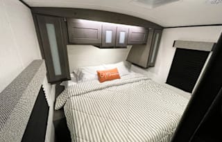 2022 Cruiser MPG Ultra Light King Bed Private Bunk