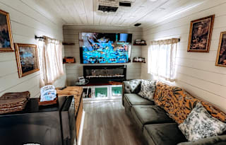 Mobile Hot Box Lounge