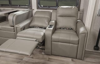 CLEAN 2021 Jayco Precept 34G **King Size Bed**