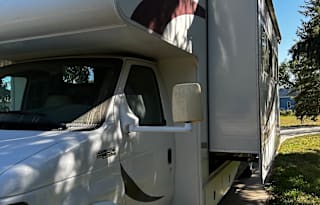 Rocky Mountain Pet friendly Motor Home!