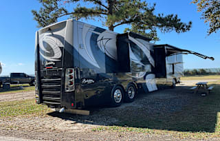 LUXURY RV
