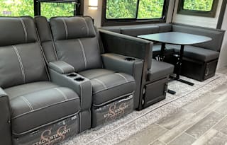 Ms. Betsy - 2021 Jayco Jay Flight 28BHS