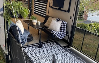 Family friendly,  Pet Friendly, 2022 Toy Hauler