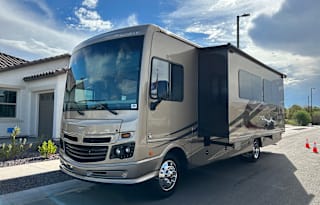 2018 Fleetwood RV Bounder 33C