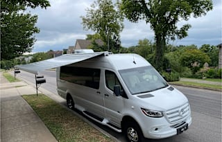 Hooklyfe Adventures Luxury Touring Coach