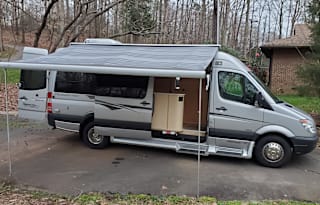 Adventure Van - Pleasure-Way Plateau TS