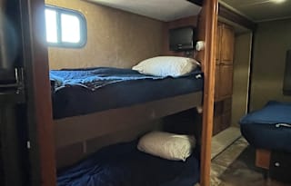2014 Coachmen RV Leprechaun 320BH Chevy 4500