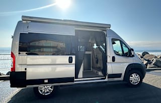 Easy living 2023 Thor Motor Coach Rize