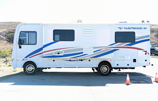 2015 Fleetwood RV Storm 28MS