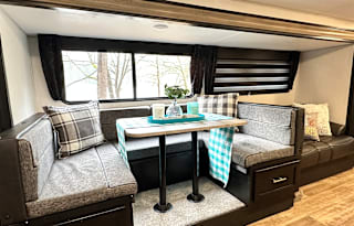 Large RV w Bunk House & Outdoor Kitchen & Grill