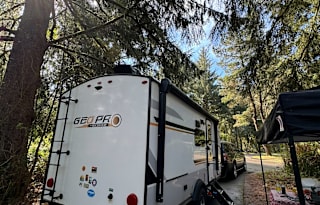 Travel Trailer (2021)  - 19 feet - sleeps 5