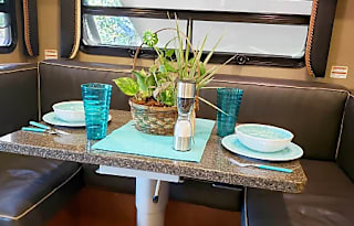 2015 Fleetwood Expedition Bunk beds w/dvds  Washer dryer  Luxury on Wheels Ozone Cleaned/ Sanitized before  every rental