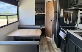 The Cozy Farmland Family Camper 2023