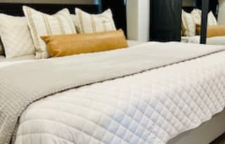 2 bedroom 2 bath + loft luxury retreat sleeps 6-8