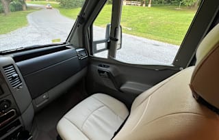 "Golden Nugget" pet friendly, small RV