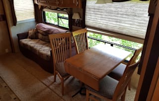 2010 Keystone Cougar 322QBS - Bunkhouse - Sleeps 9