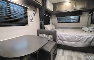 The Rolling Cabin, Sleeps 4 (Free insurance)