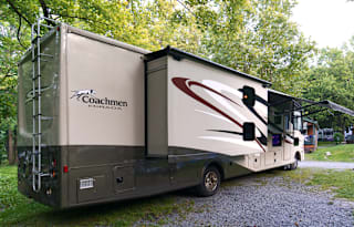 2016 Coachmen 35BH - 1.5 Baths, WiFi, 6TV's, Bunks
