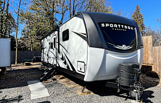 Travel trailer, 1 King, 2 bunk, HURRICANE RELIEF