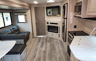 Family fun in style! w/Bunks & Outdoor Kitchen