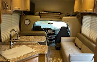 2018 Thor Motor Coach Chateau 26B