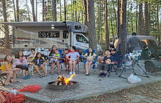 2019 Winnebago Navion 24D