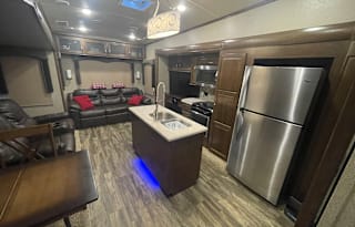 Spacious 5th Wheel for Relaxing with the Family