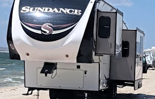 SNOWBIRD'S 5TH WHEEL RV RENTAL