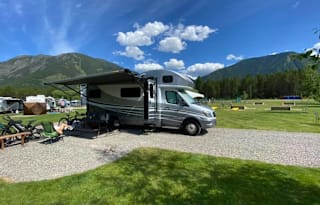 Luxury Diesel-Dog Friendly-Easy to Drive-Sleeps 6